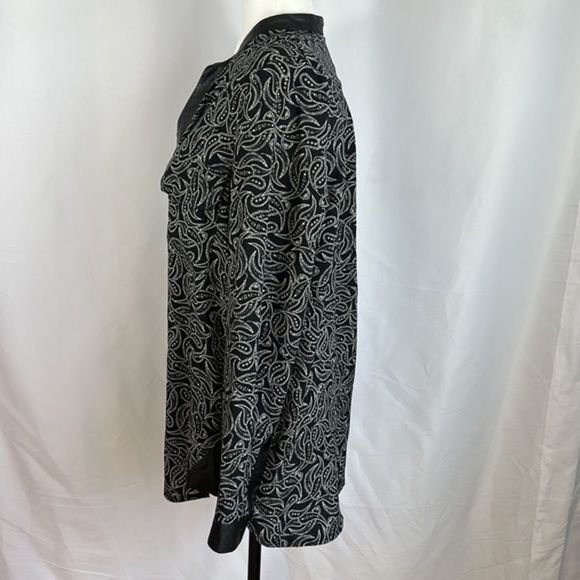 Lauren Vidal Black Paisley Deep V-Neck Long Sleeve Blouse - Picture 3 of 11